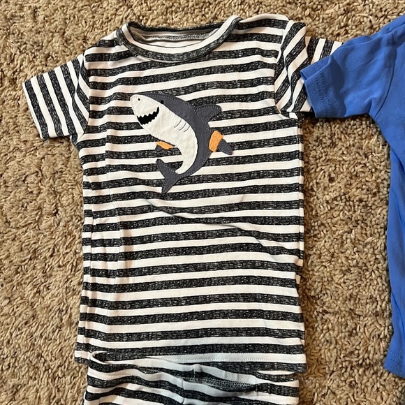 BNWOT & lightly worn Blippi & Shark PJ set bundle for toddler boy in 3T/4T!! - Picture 2 of 6